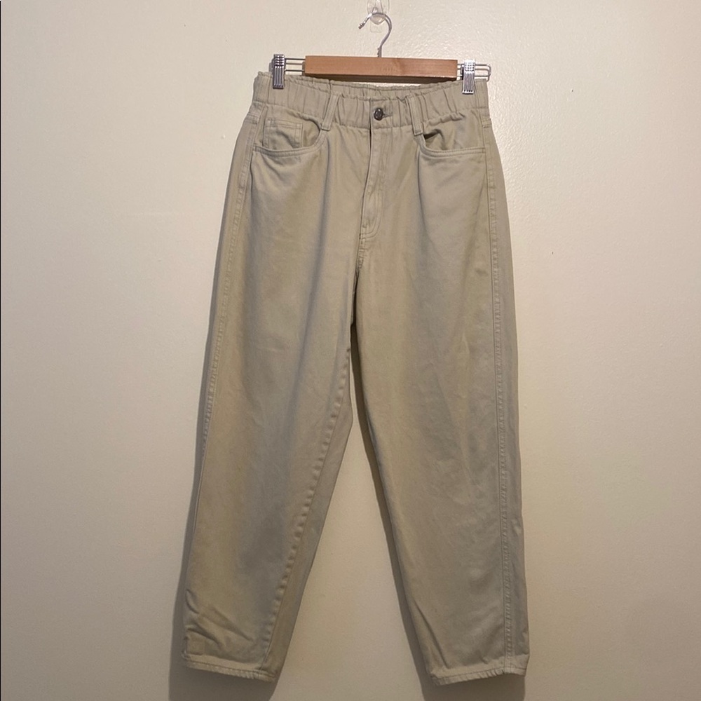 H&M Light green Trousers. Size 4